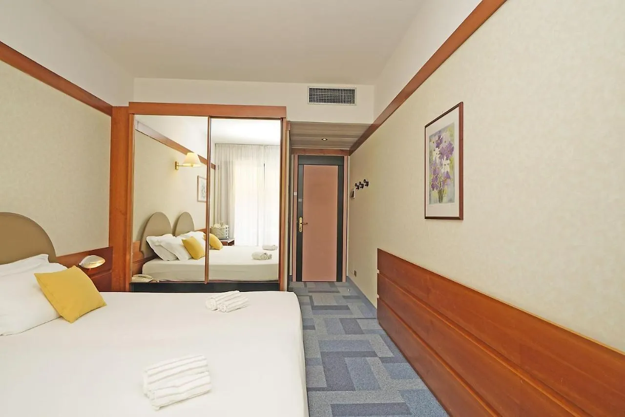 Hotel Sportsman Bardolino 4*,  Italy