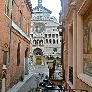 Duomo 3*, Cremona Italien